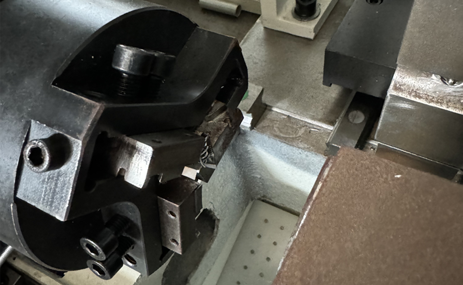 DEF680CNC Series เครื่องลบมุมท่อแบบ Double Head แบบเซอร์โวความเร็วสูง DEF680CNC Series เครื่องลบมุมท่อแบบ Double Head แบบเซอร์โวความเร็วสูง