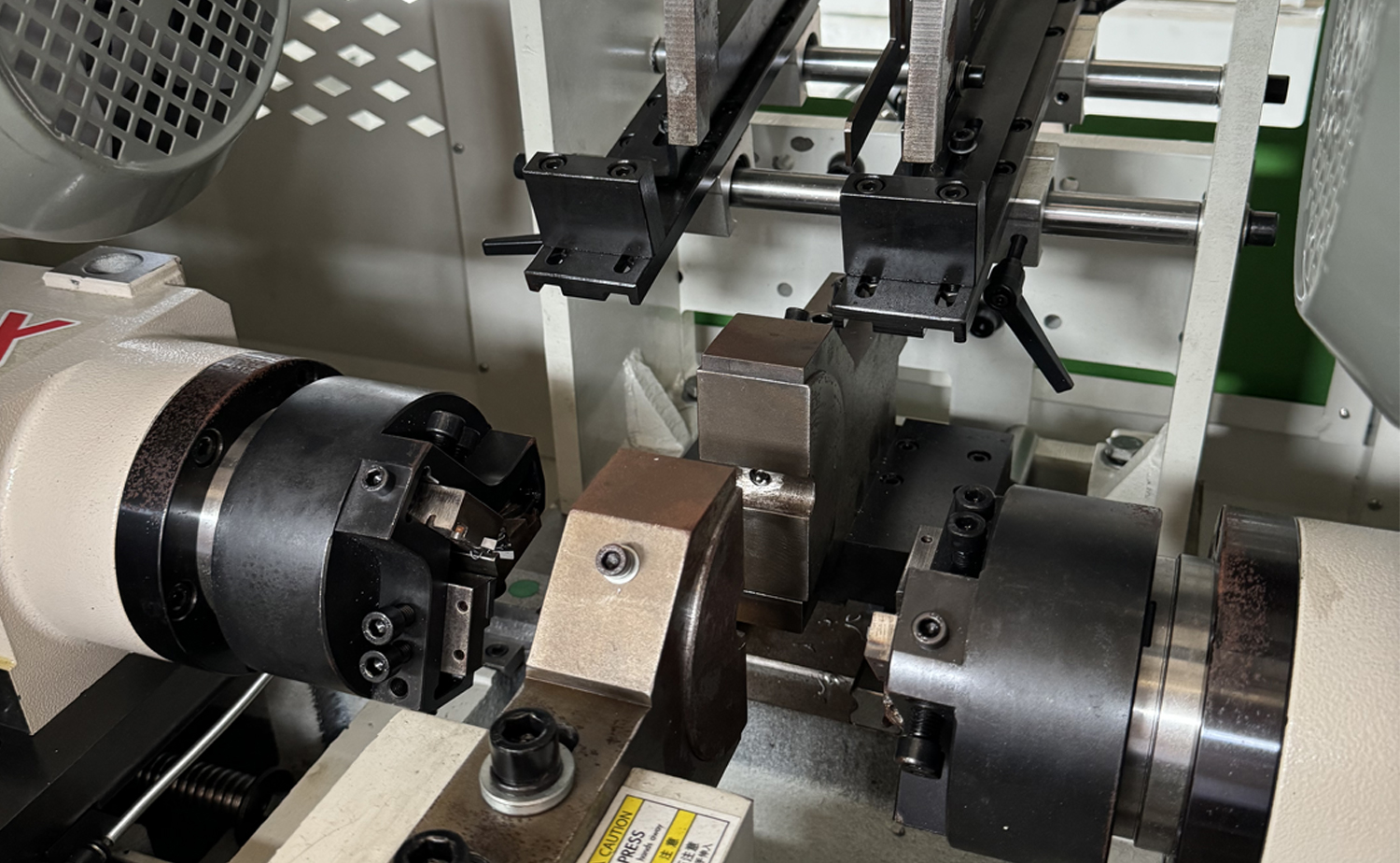 DEF680CNC Series เครื่องลบมุมท่อแบบ Double Head แบบเซอร์โวความเร็วสูง DEF680CNC Series เครื่องลบมุมท่อแบบ Double Head แบบเซอร์โวความเร็วสูง