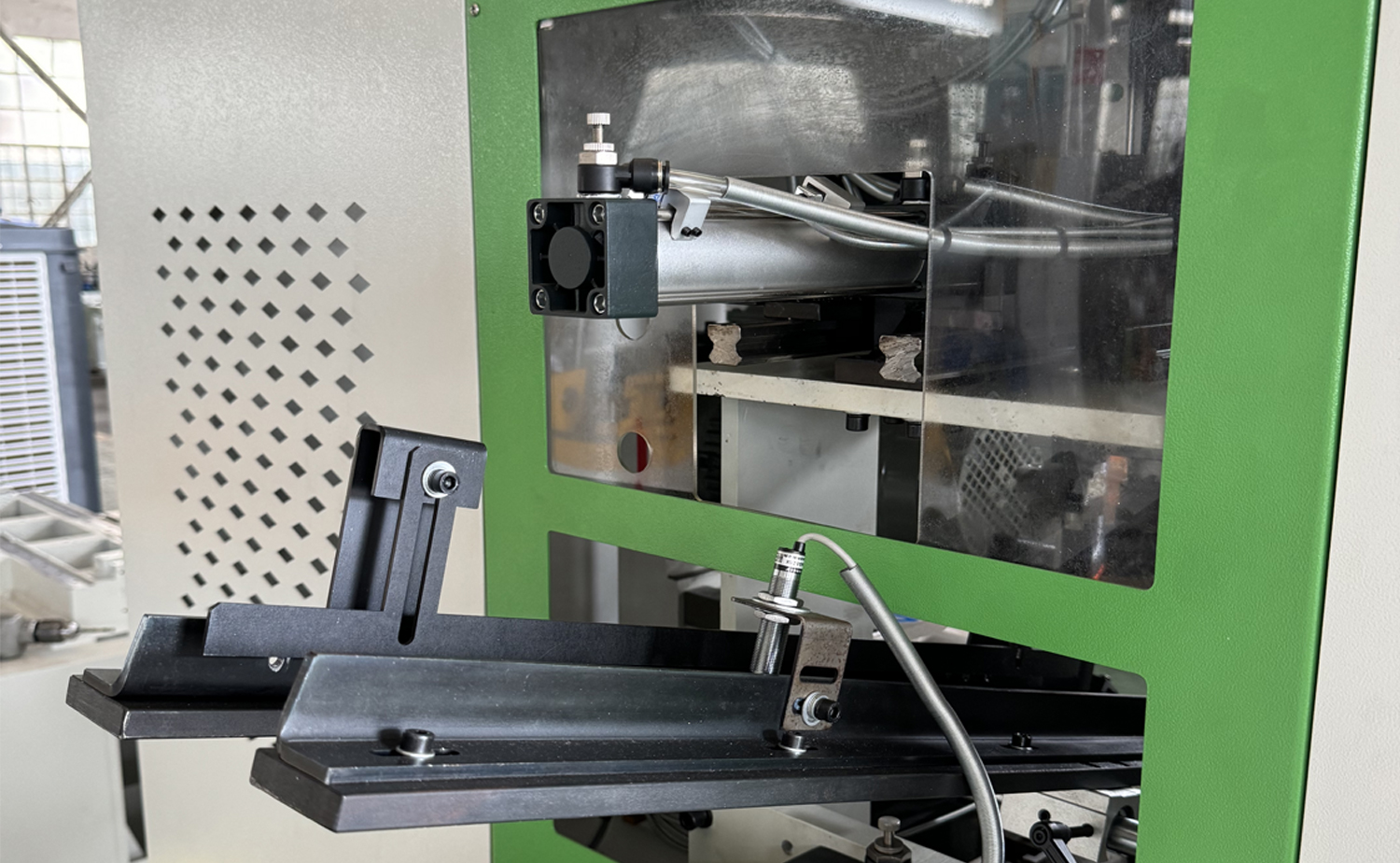 DEF680CNC Series เครื่องลบมุมท่อแบบ Double Head แบบเซอร์โวความเร็วสูง DEF680CNC Series เครื่องลบมุมท่อแบบ Double Head แบบเซอร์โวความเร็วสูง