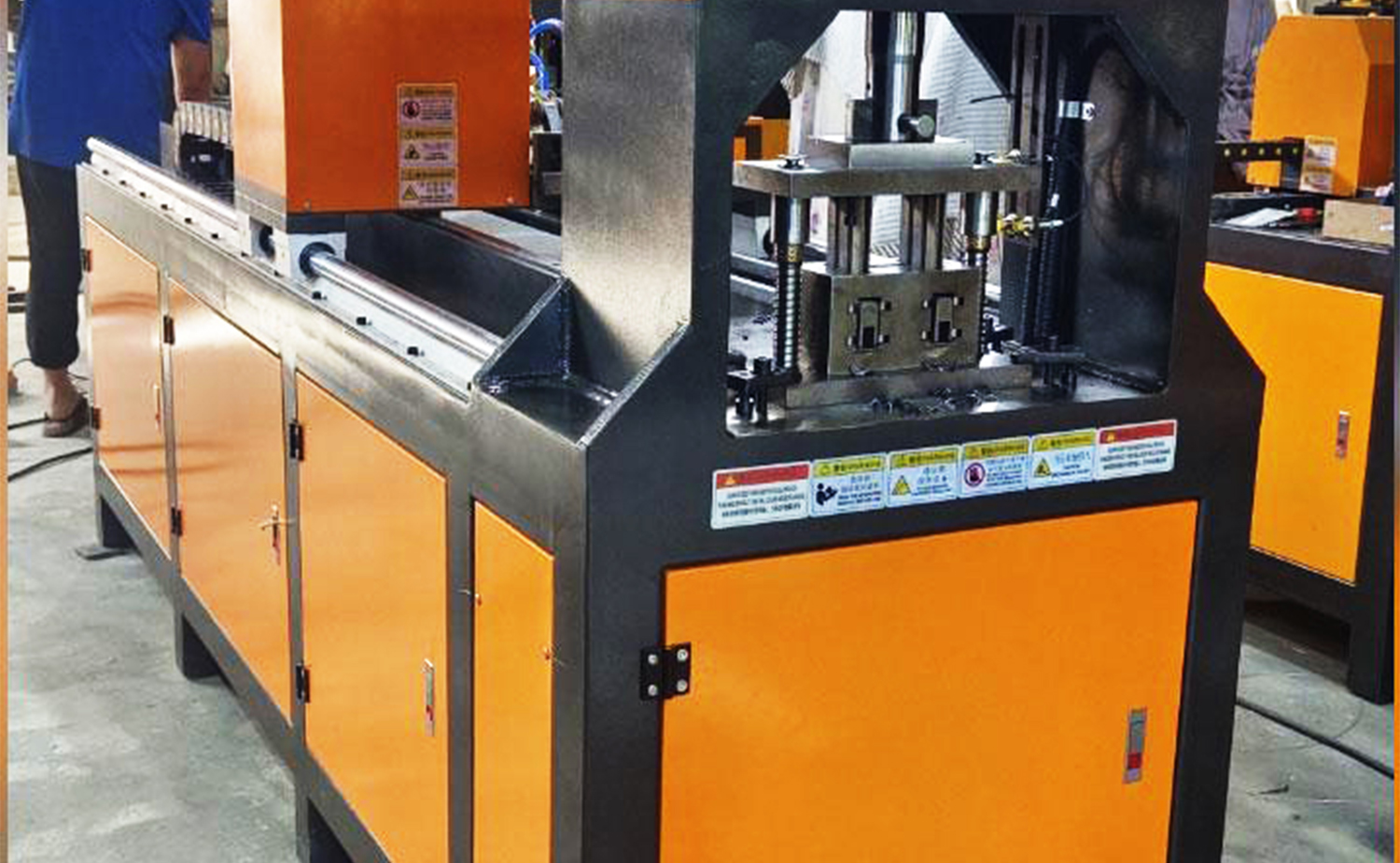 เครื่องเจาะไฮดรอลิกกระบอกเดียวอัตโนมัติซีรีส์ CNC