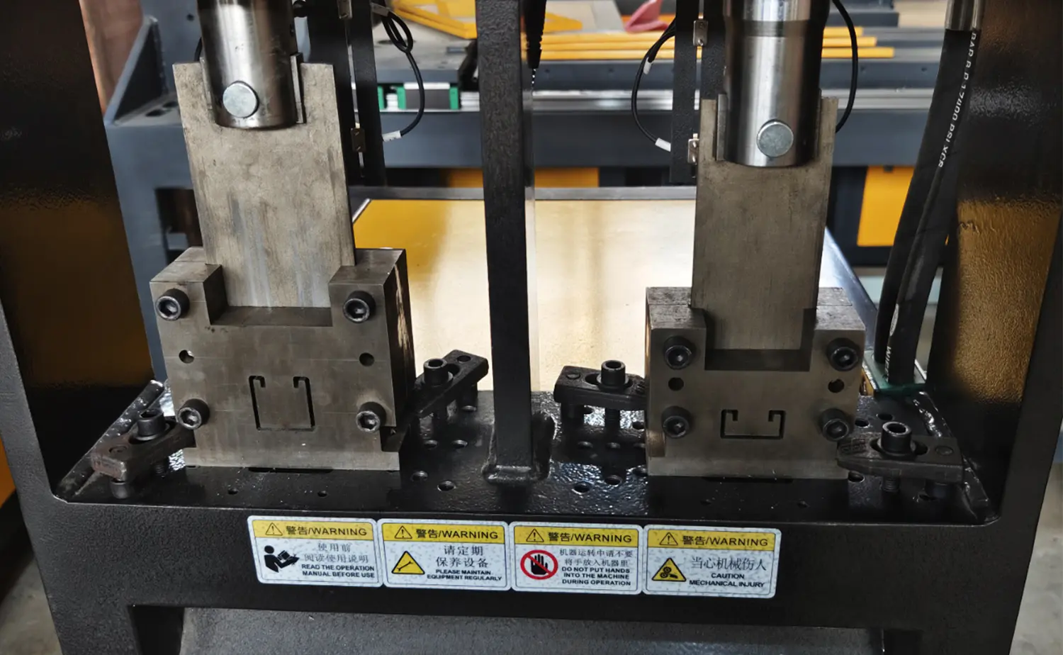 HS-P-100-2P เครื่องเจาะกึ่งอัตโนมัติ