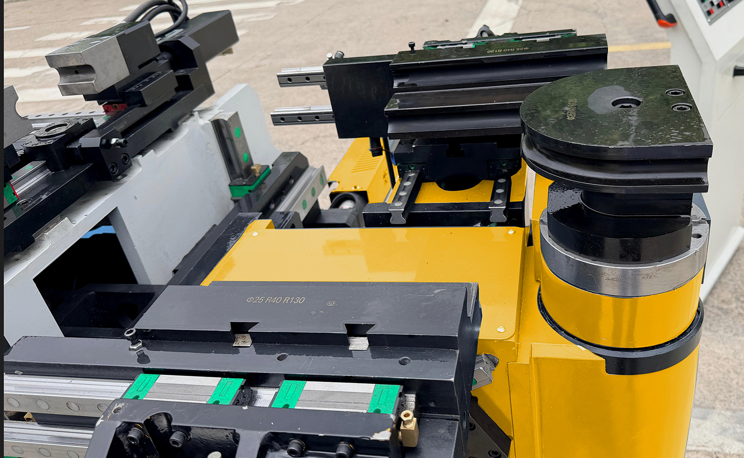 เครื่องดัดท่อ CNC ซ้ายและขวา