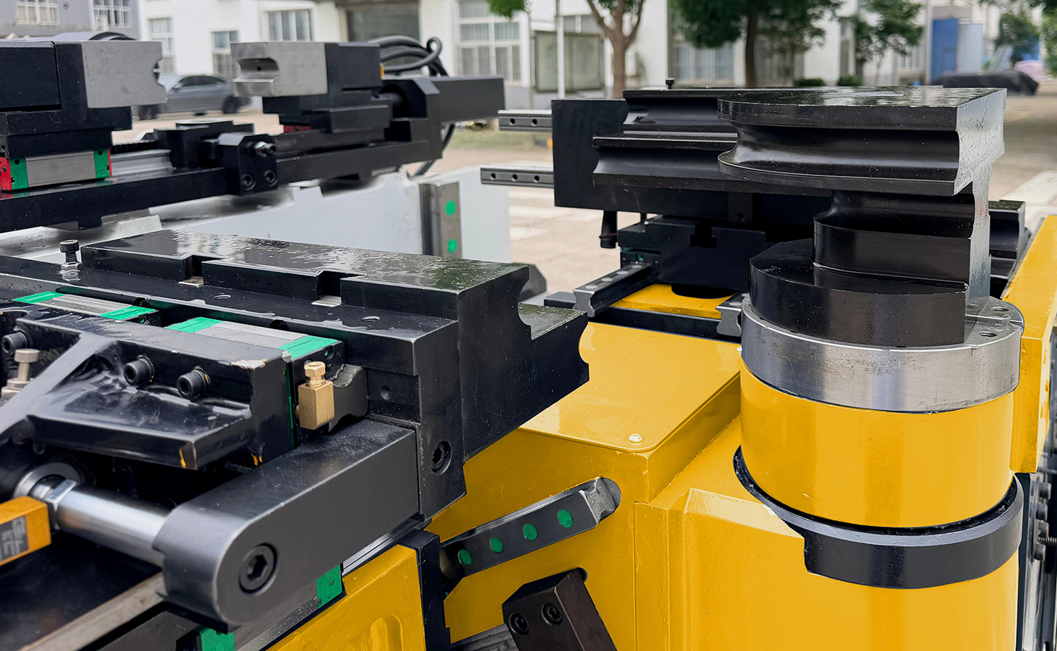 เครื่องดัดท่อ CNC ซ้ายและขวา