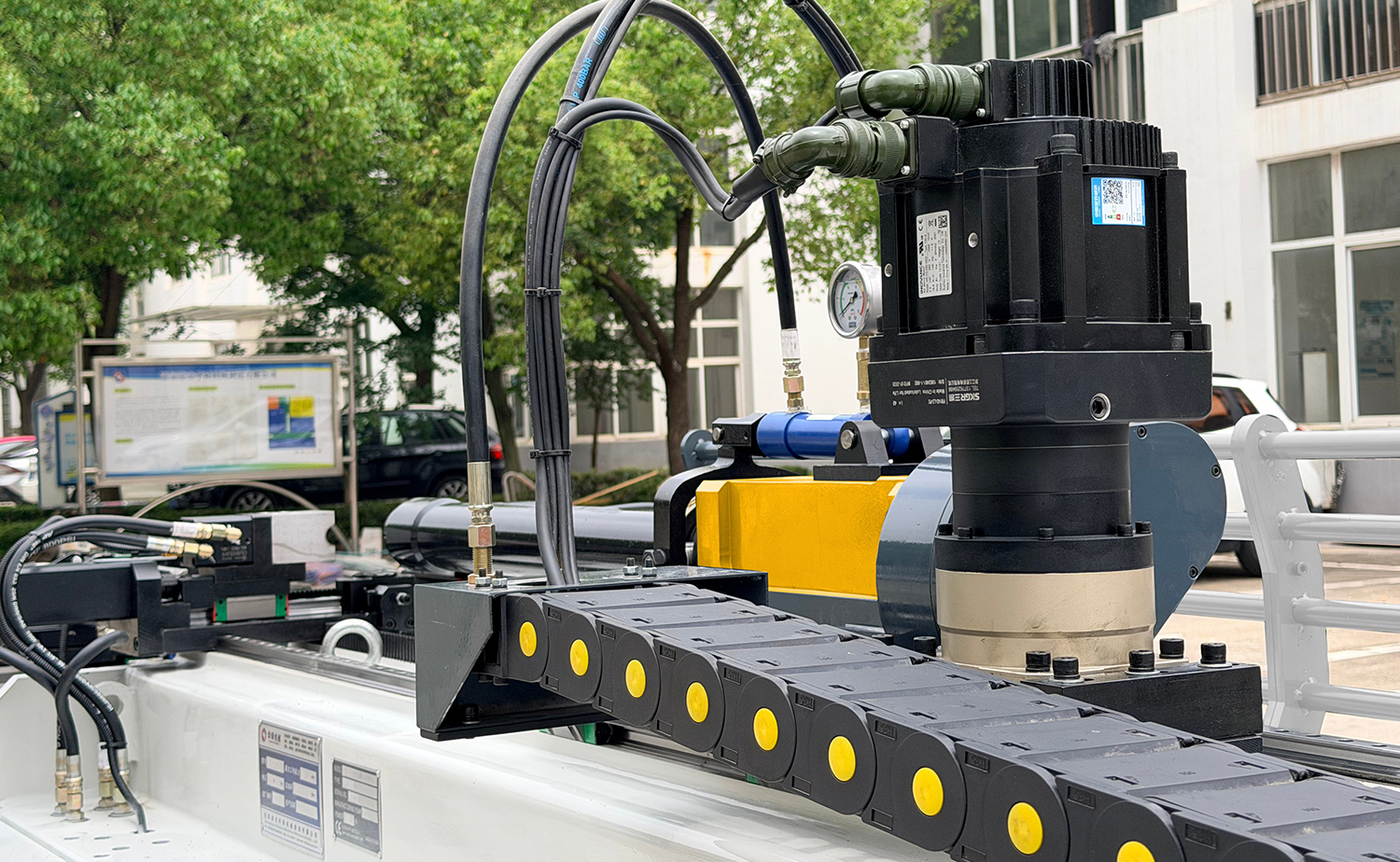 เครื่องดัดท่อ CNC ซ้ายและขวา