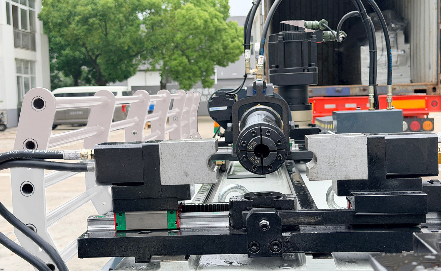 เครื่องดัดท่อ CNC ซ้ายและขวา